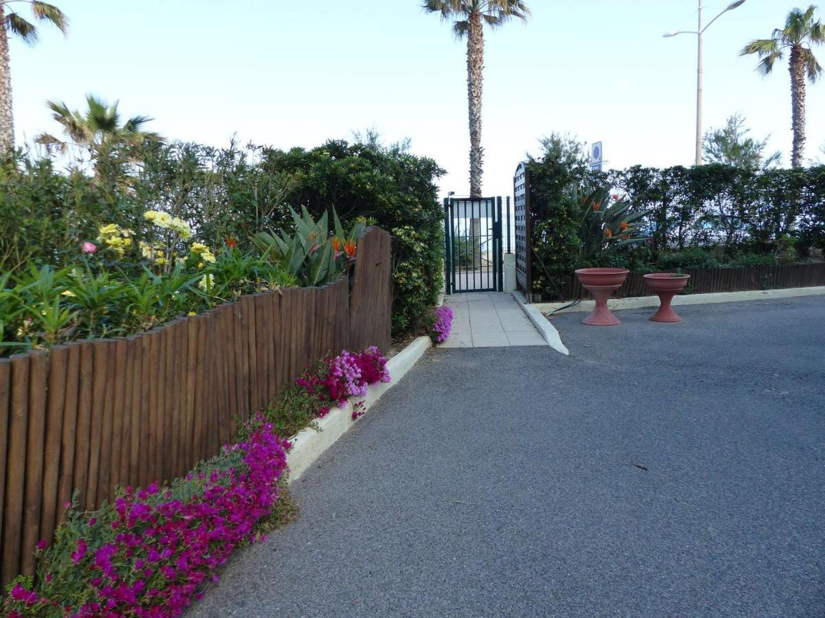 Studio Cosy Avec Tv Et Cuisine Equipee, Bord De Mer Le Lavandou - Fr-1-308-34 Exterior photo